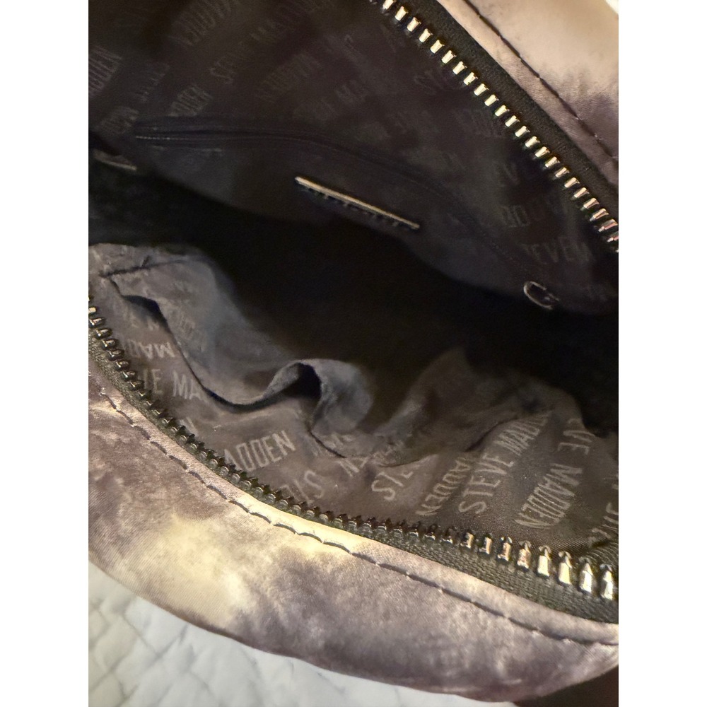 Steve Madden tie-dye crossbody bag black and white quilted design - Picture 4 of 4